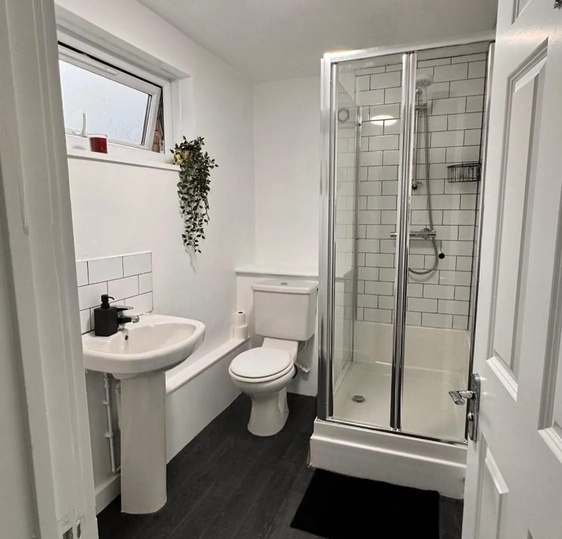 Apartment Spacious Norfolk Park Haven, Wifi, Parking, Garden, 6-Bdr, Sleeps12, Family United Kingdom