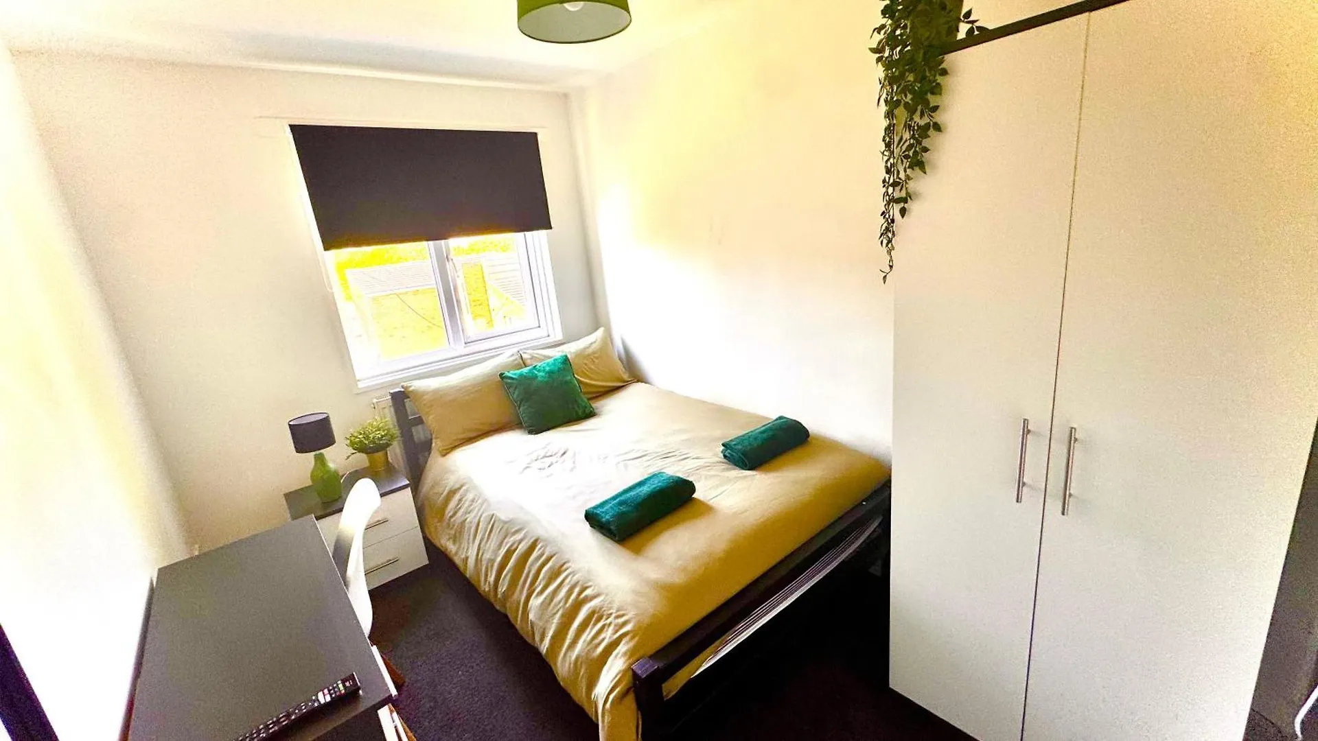 Spacious Norfolk Park Haven, Wifi, Parking, Garden, 6-Bdr, Sleeps12, Family United Kingdom