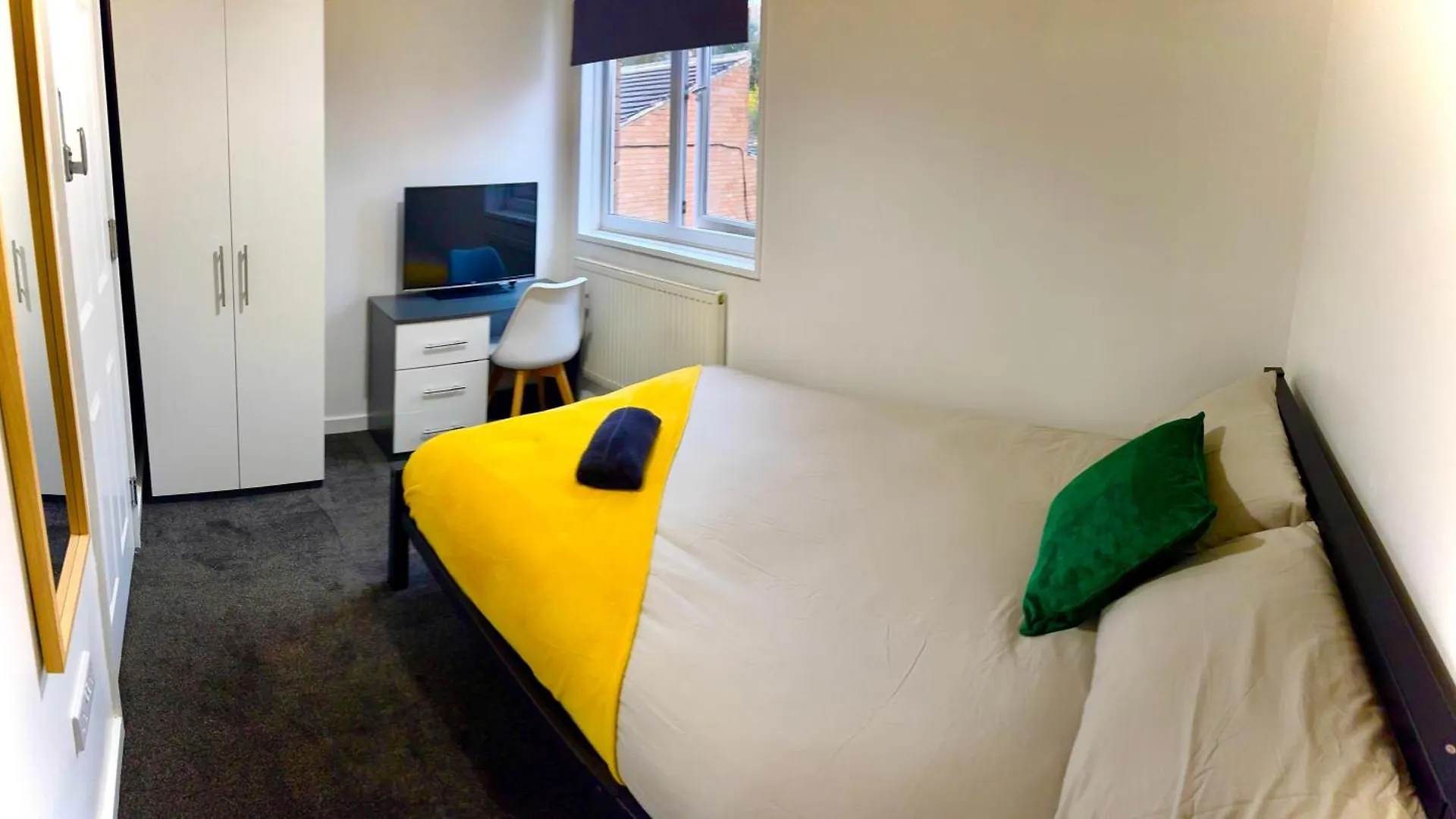Spacious Norfolk Park Haven, Wifi, Parking, Garden, 6-Bdr, Sleeps12, Family United Kingdom
