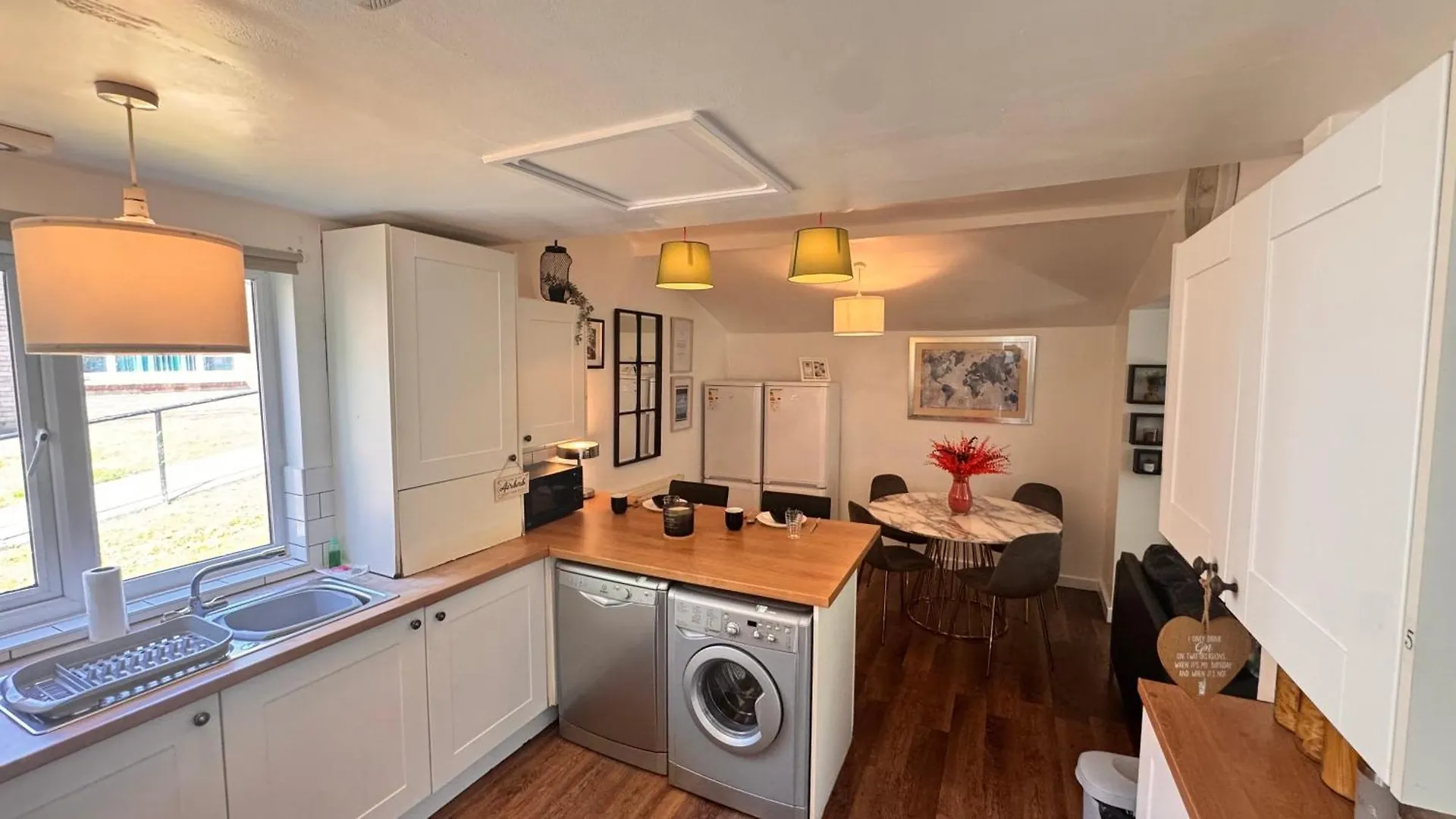 Spacious Norfolk Park Haven, Wifi, Parking, Garden, 6-Bdr, Sleeps12, Family Apartment Sheffield