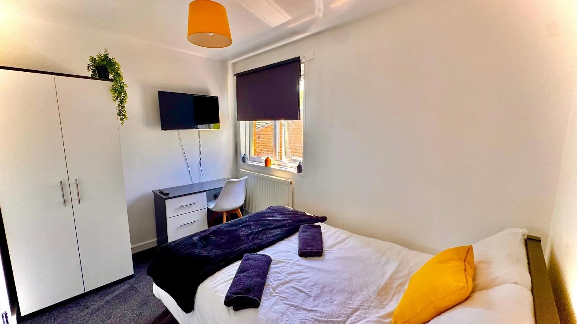 Apartment Spacious Norfolk Park Haven, Wifi, Parking, Garden, 6-Bdr, Sleeps12, Family