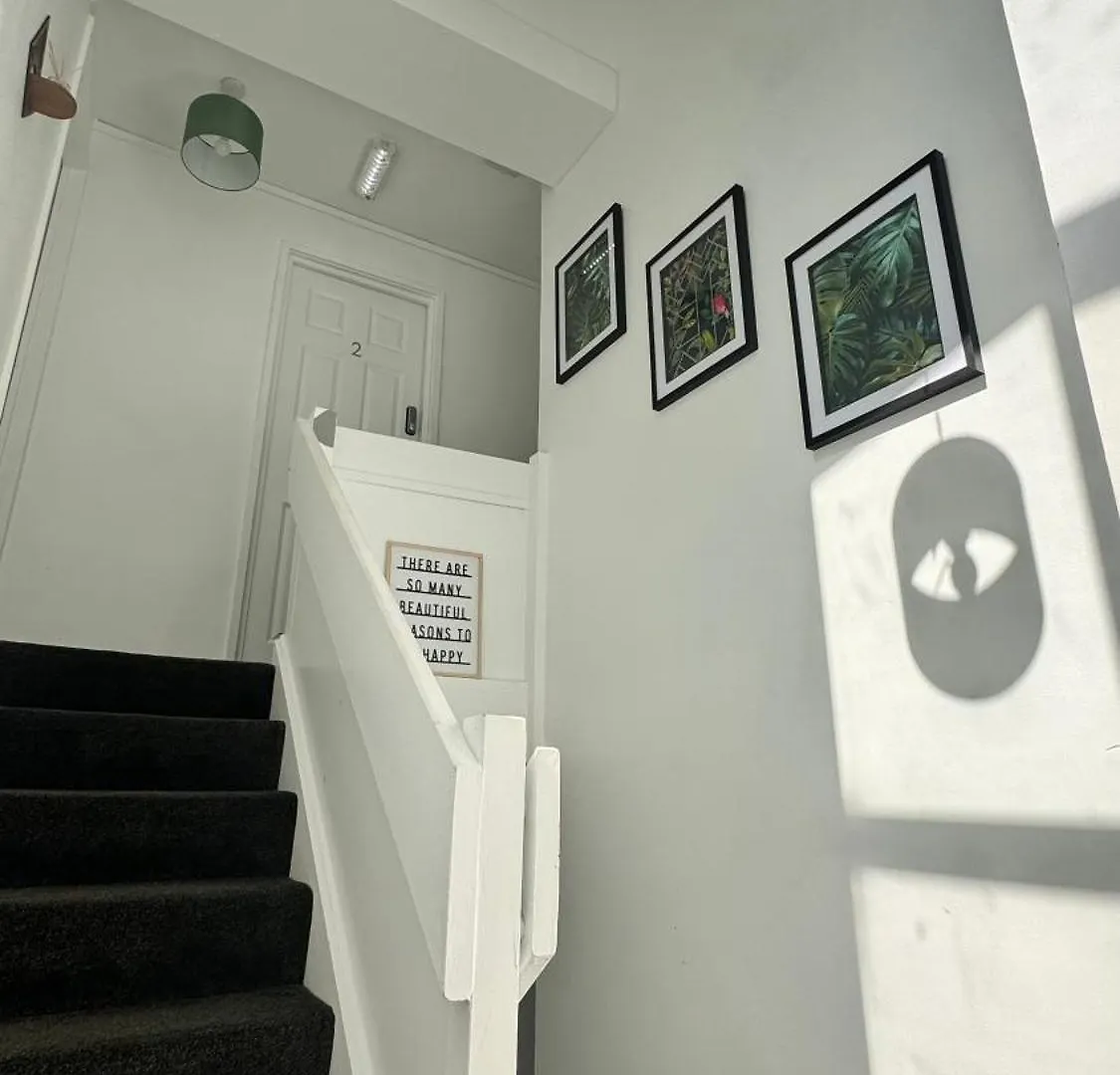 Spacious Norfolk Park Haven, Wifi, Parking, Garden, 6-Bdr, Sleeps12, Family Apartment Sheffield